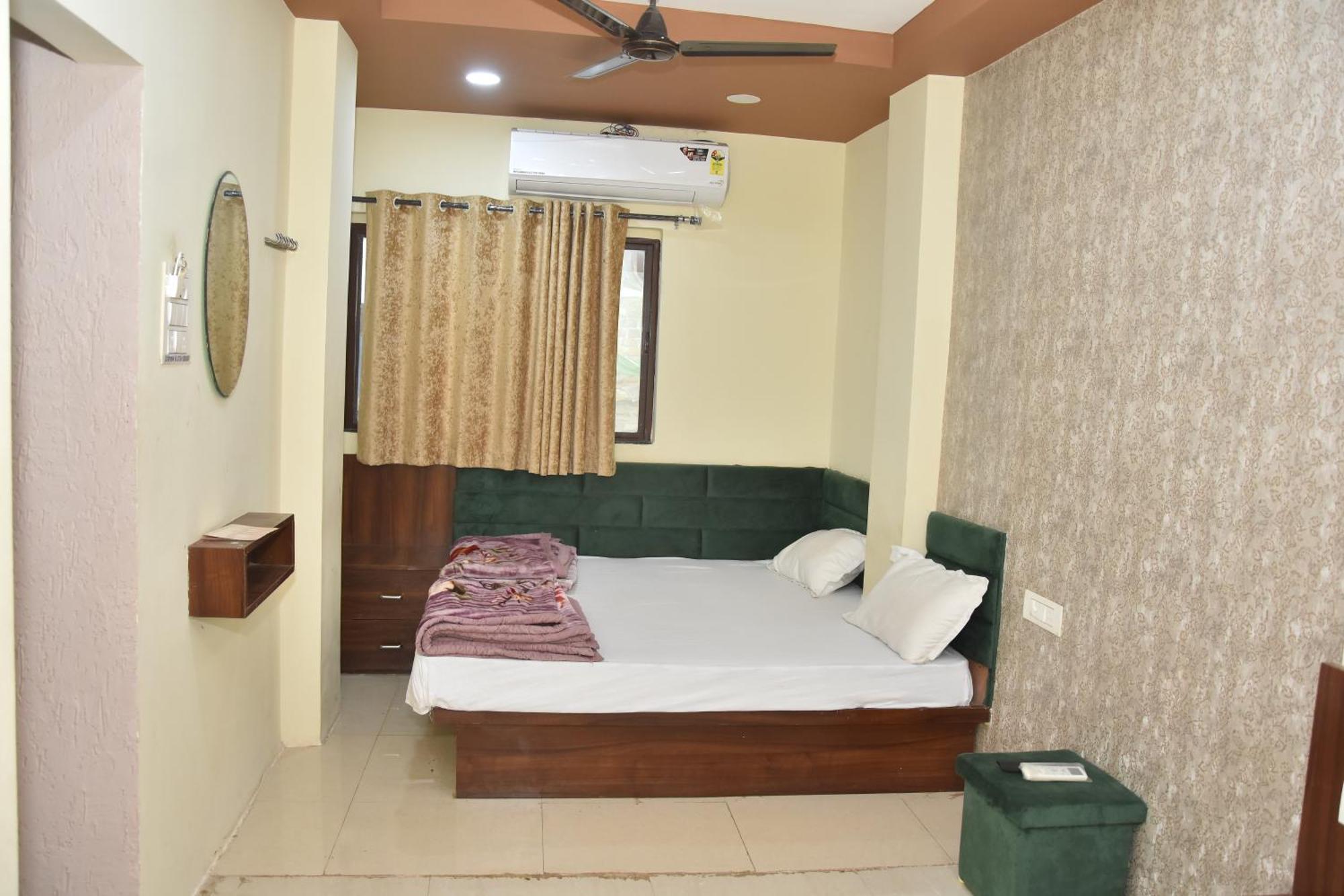 Green Leaf Ujjain Exterior photo