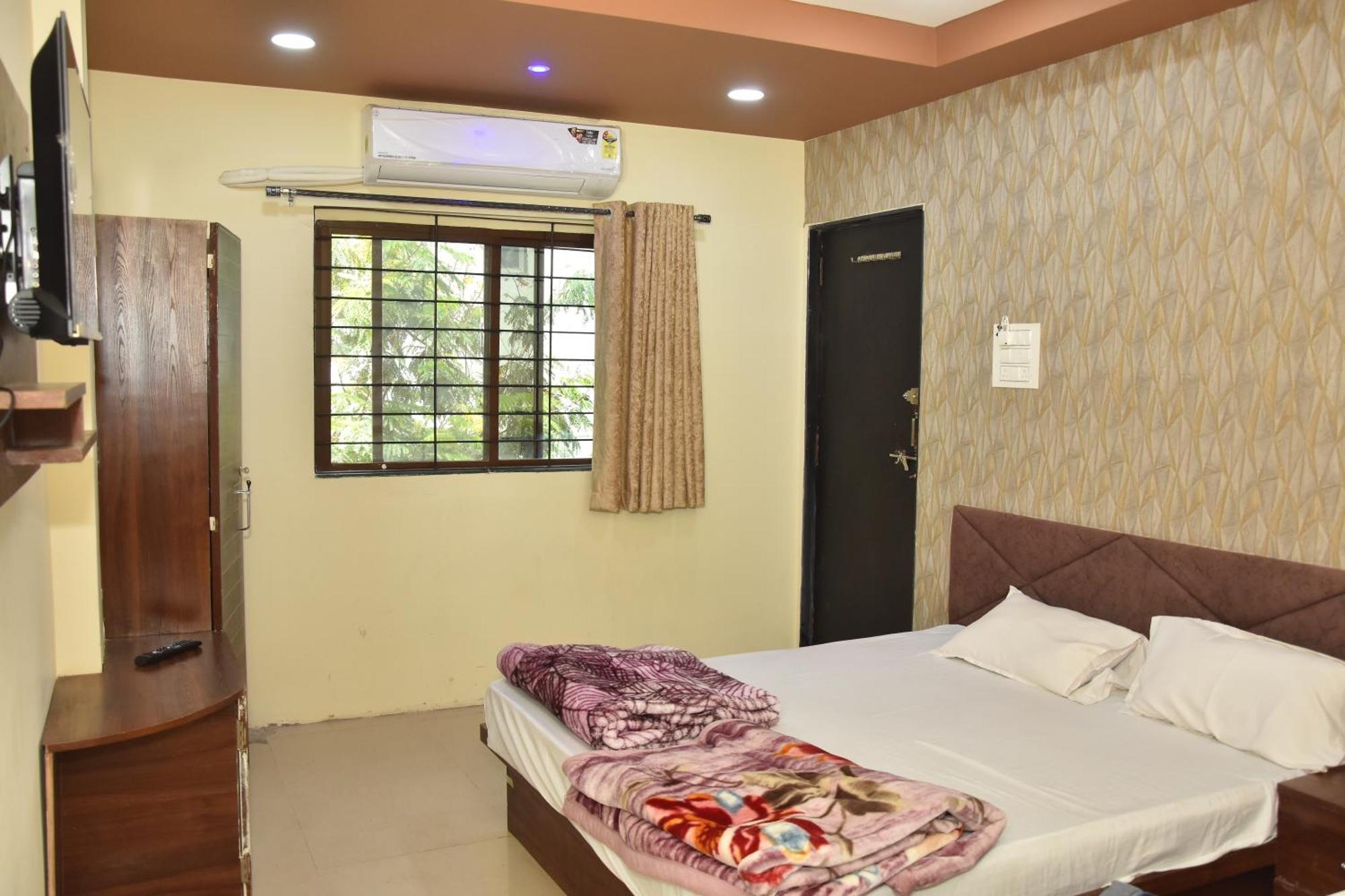 Green Leaf Ujjain Exterior photo